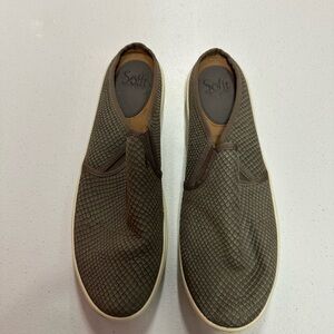 Sofft Women’s Textured Greenish Brown Slip-On Loafers
Size 11